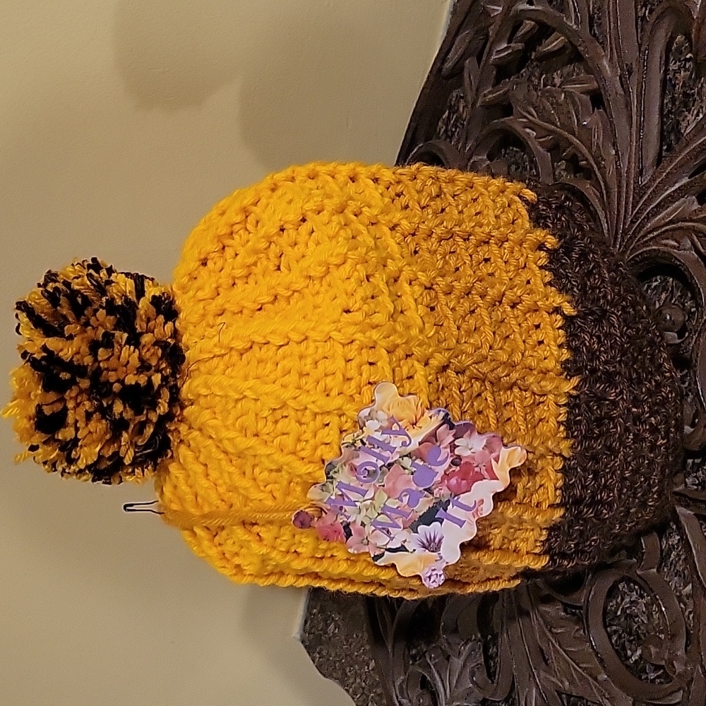 HAND CRAFTED pom-pom hat beanie HANDMADE with fleece lining at ears crochet - Picture 3 of 8